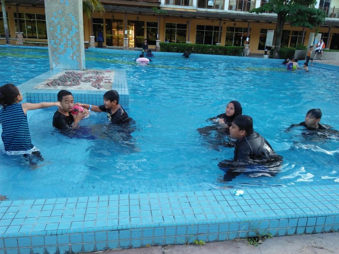 Sanie Guest Room Suria A' Apartment, Bukit Merah Laketown Resort Kampong Kubu Gajah  Bagian luar foto