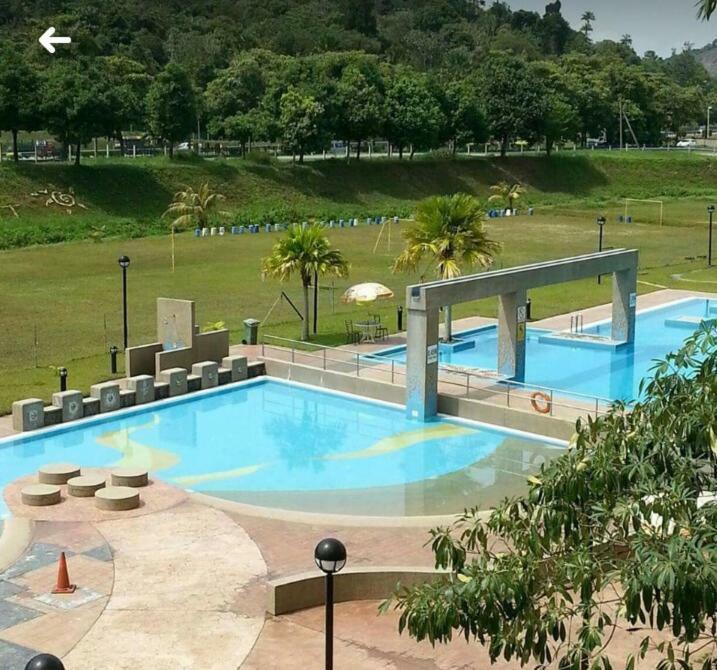 Sanie Guest Room Suria A' Apartment, Bukit Merah Laketown Resort Kampong Kubu Gajah  Bagian luar foto